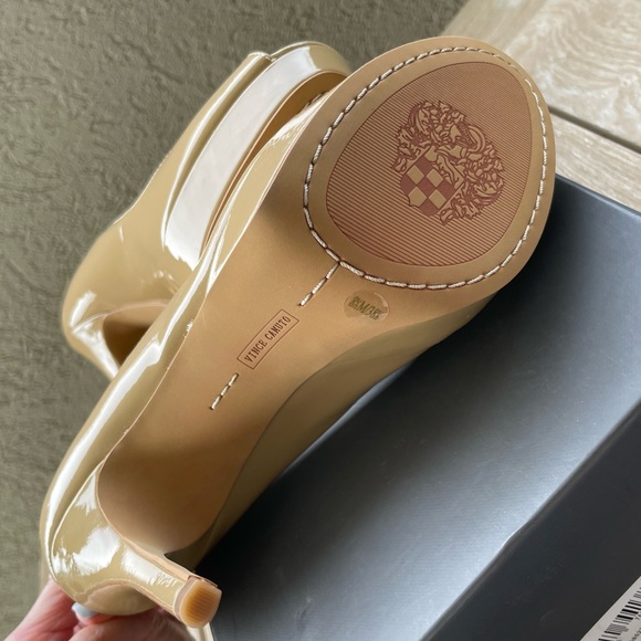 Vince Camuto LORIM Nude peep toe platform heels. Soft patent leather. New in box - Picture 6 of 10